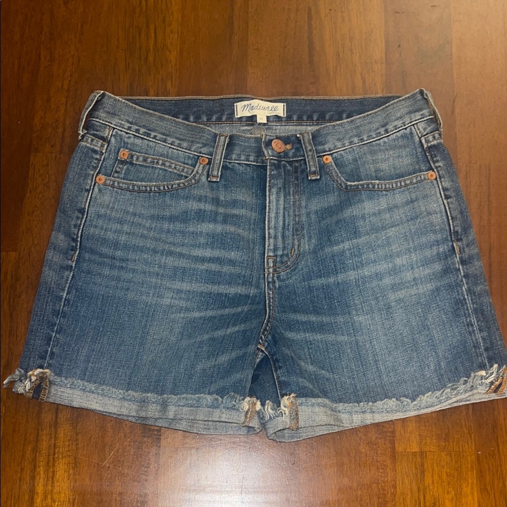 Madewell Ladies Denim Shorts E8926 Cuff Raw Hem Boyfriend Size 26 NWT.